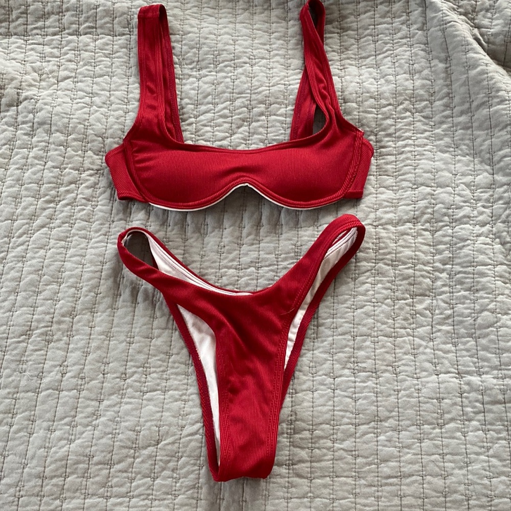 Super cute swimsuit!